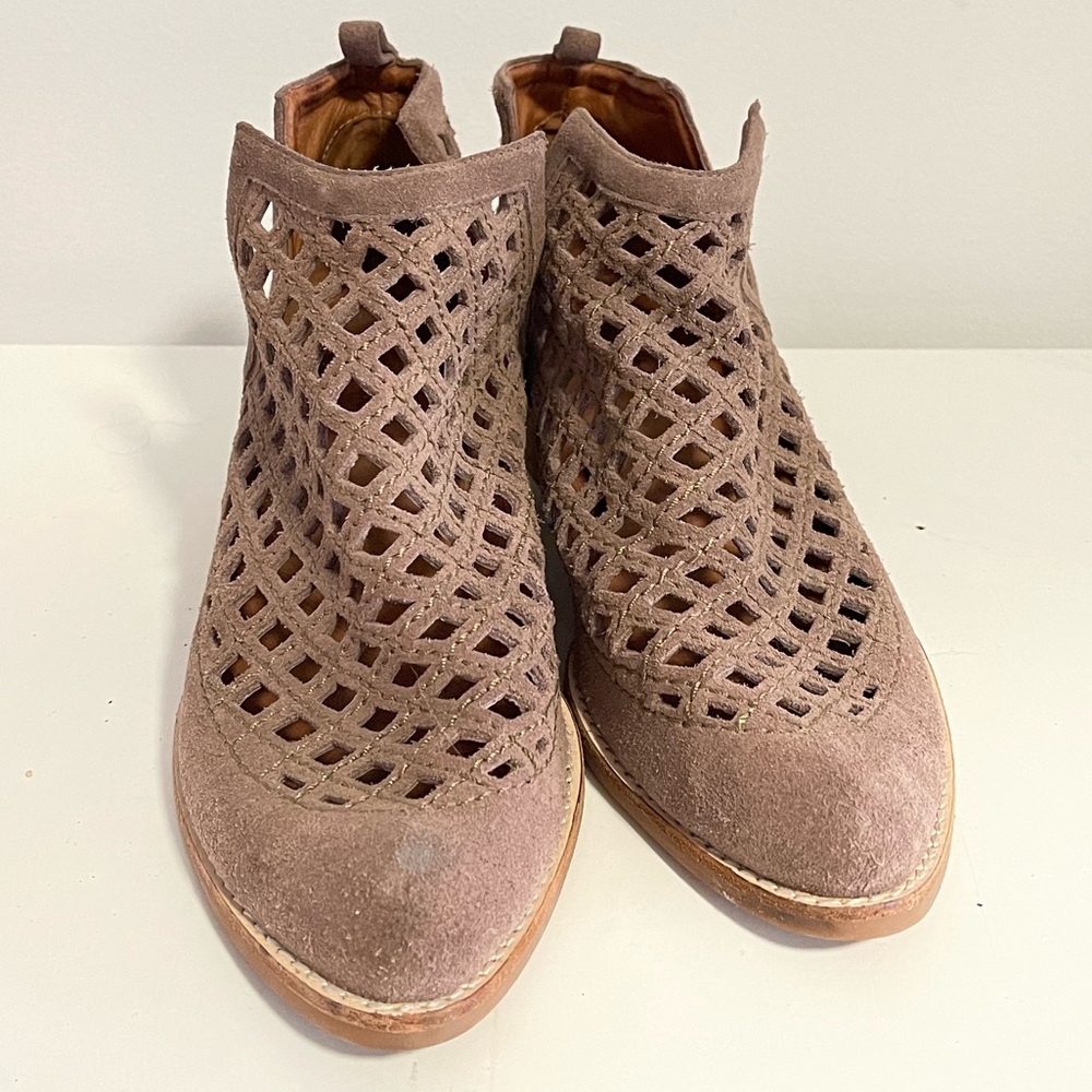 JEFFREY CAMPBELL TAGALONG BEIGE BOOTIES - 8.5
